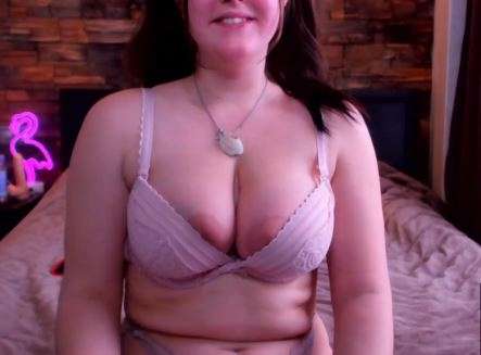 Emilia_me nude live free video chat!